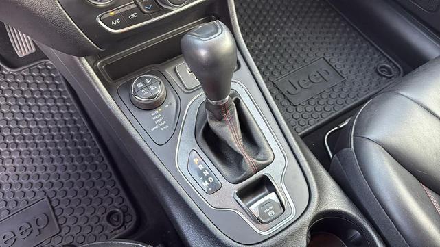 Photo of 2020 Bright White Clearcoat Jeep Cherokee