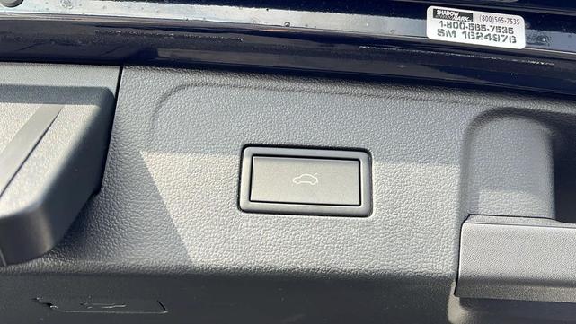 Photo of 2025 Deep Black Pearl Volkswagen Atlas