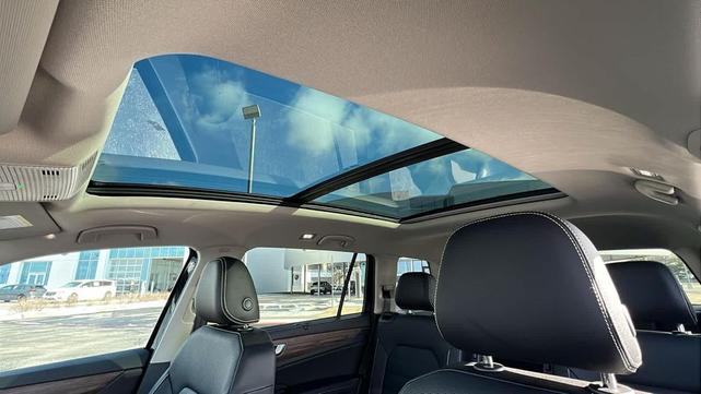 Photo of 2025 Deep Black Pearl Volkswagen Atlas