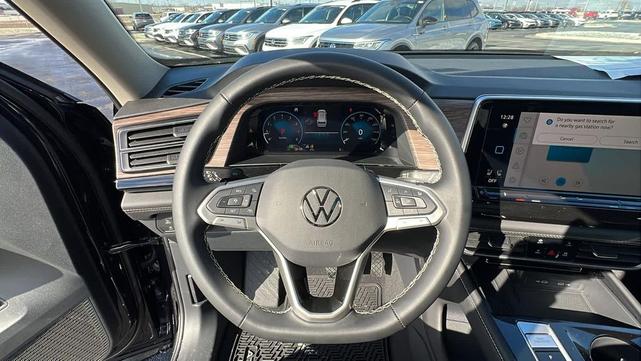 Photo of 2025 Deep Black Pearl Volkswagen Atlas