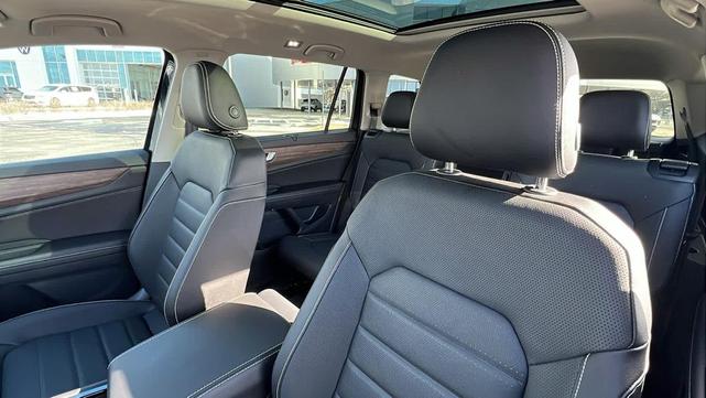 Photo of 2025 Deep Black Pearl Volkswagen Atlas