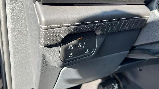 Photo of 2025 Deep Black Pearl Volkswagen Atlas