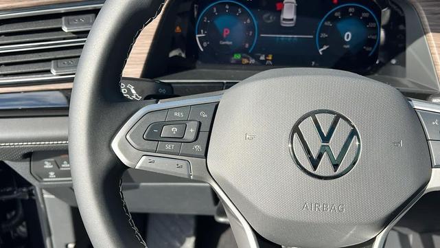 Photo of 2025 Deep Black Pearl Volkswagen Atlas