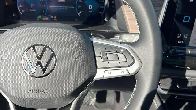 Photo of 2025 Deep Black Pearl Volkswagen Atlas
