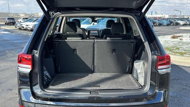 Photo of 2025 Deep Black Pearl Volkswagen Atlas