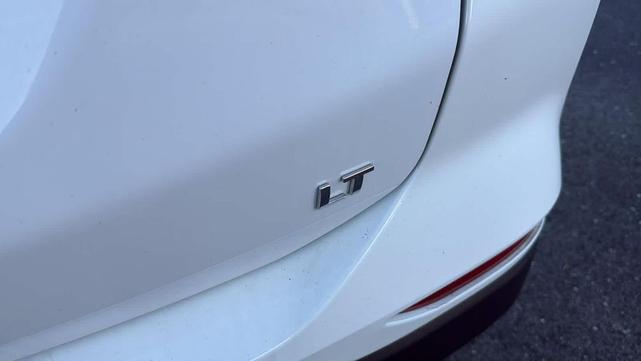 Photo of 2023 Summit White Chevrolet Equinox