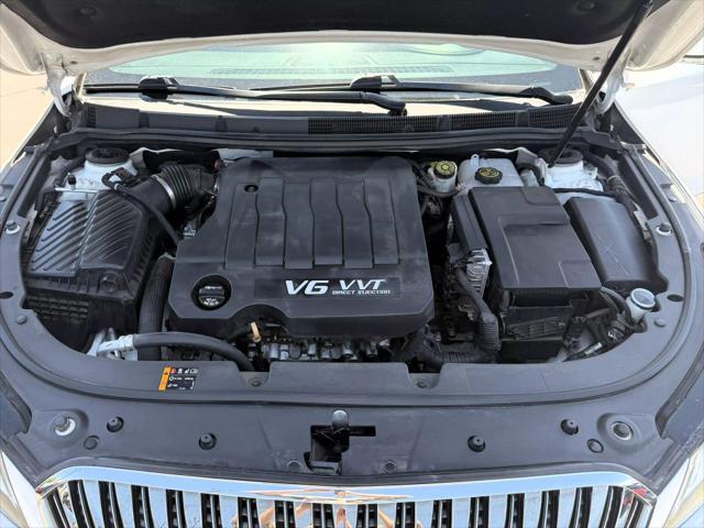 Photo of 2015 White Buick LaCrosse