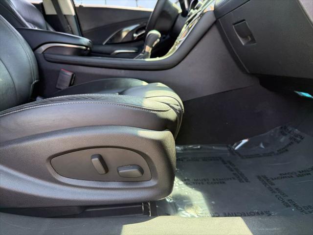 Photo of 2015 White Buick LaCrosse