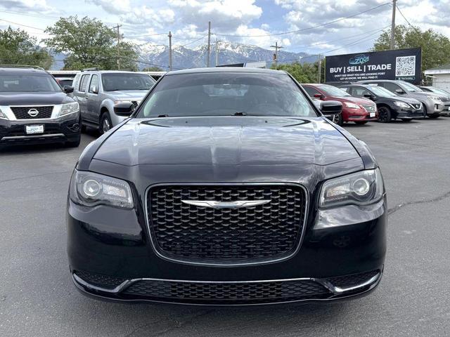 Photo of 2018 Gloss Black Chrysler 300