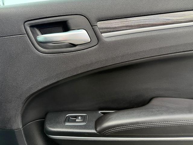 Photo of 2018 Gloss Black Chrysler 300