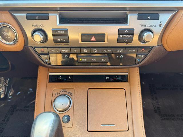 Photo of 2016 Eminent White Pearl Lexus ES 350