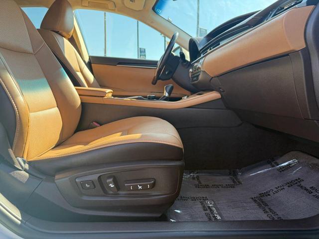 Photo of 2016 Eminent White Pearl Lexus ES 350