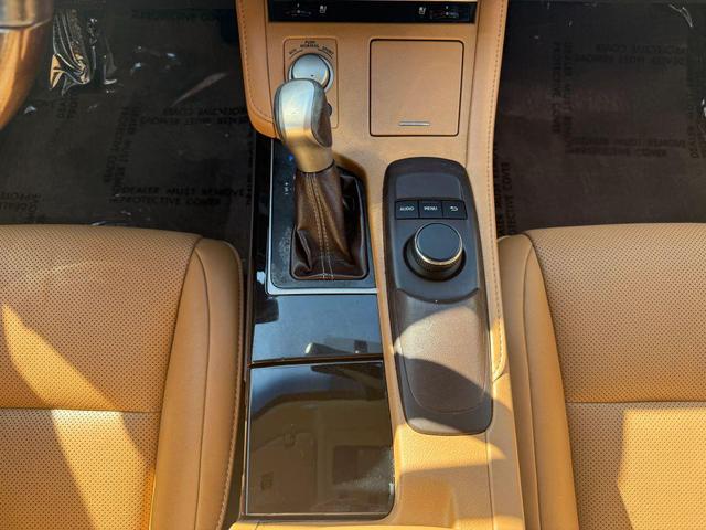 Photo of 2016 Eminent White Pearl Lexus ES 350