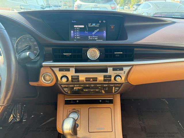 Photo of 2016 Eminent White Pearl Lexus ES 350