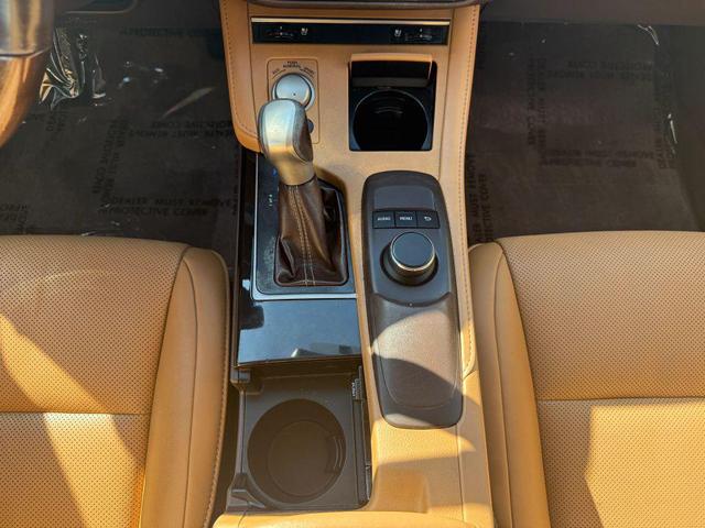 Photo of 2016 Eminent White Pearl Lexus ES 350