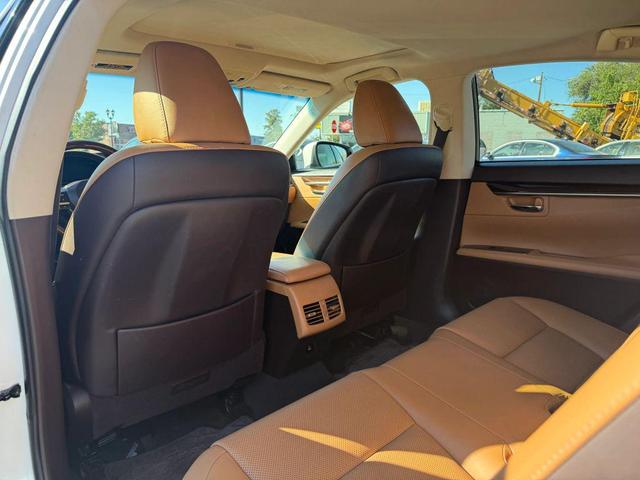 Photo of 2016 Eminent White Pearl Lexus ES 350