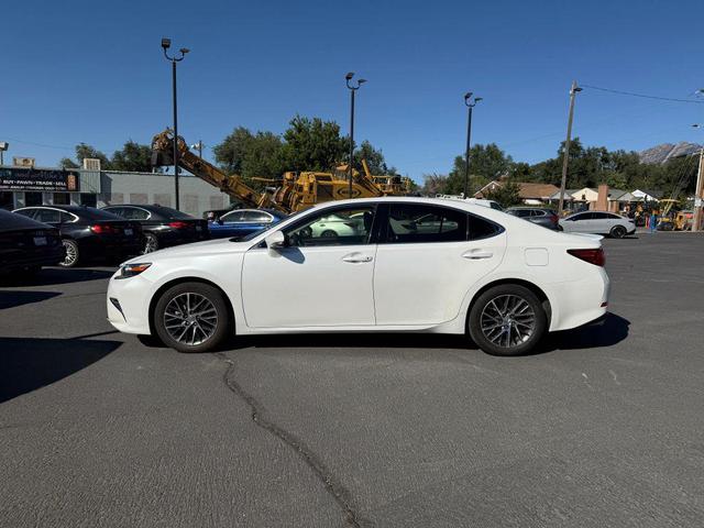 Photo of 2016 Eminent White Pearl Lexus ES 350