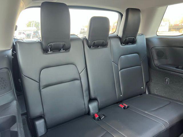 Photo of 2024 Pearl White Tricoat Nissan Pathfinder