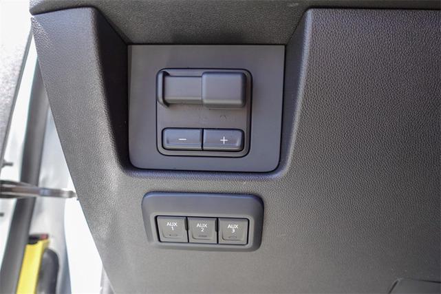 Photo of 2025 Summit White Chevrolet Colorado