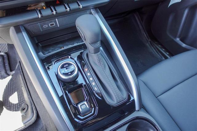 Photo of 2025 Summit White Chevrolet Colorado
