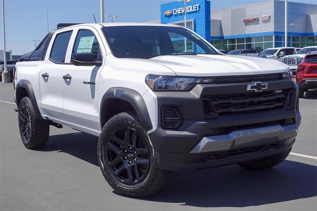 Photo of 2025 Summit White Chevrolet Colorado