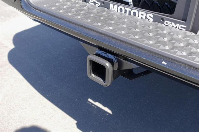 Photo of 2025 Summit White Chevrolet Colorado