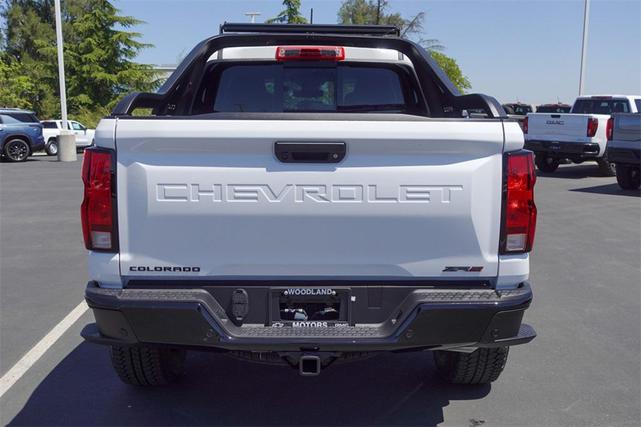 Photo of 2025 Summit White Chevrolet Colorado