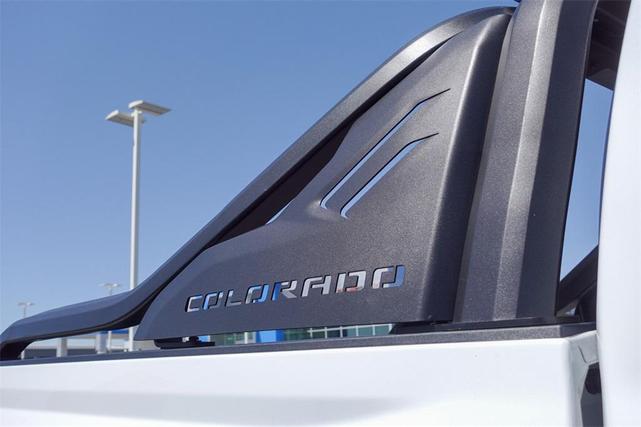 Photo of 2025 Summit White Chevrolet Colorado