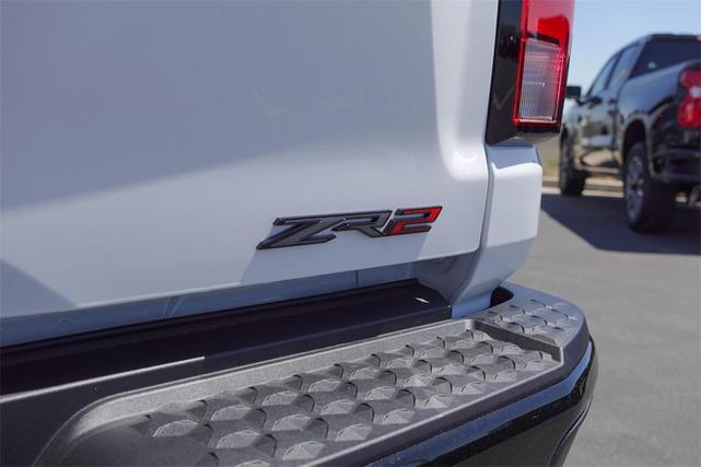 Photo of 2025 Summit White Chevrolet Colorado