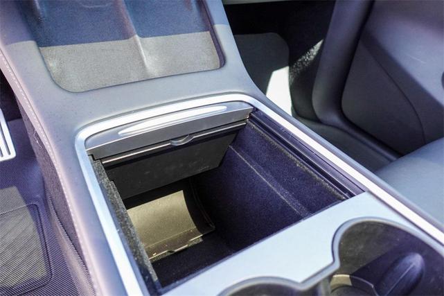 Photo of 2022 Pearl White Multi-Coat Tesla Model Y