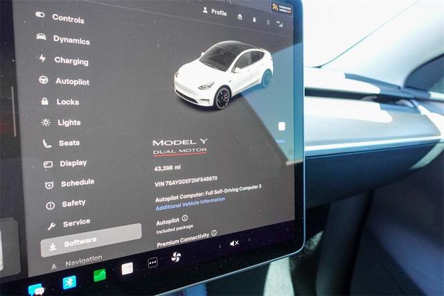 Photo of 2022 Pearl White Multi-Coat Tesla Model Y