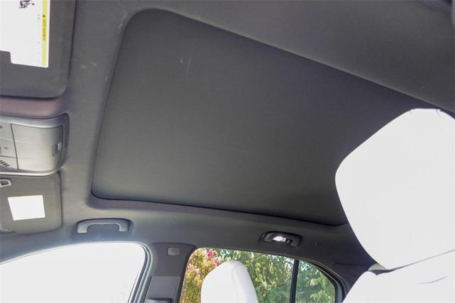 Photo of 2025 Crystal White Tricoat Cadillac XT4
