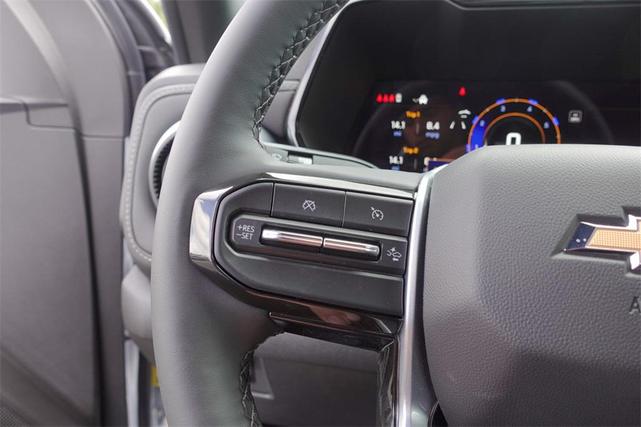 Photo of 2025 Summit White Chevrolet Colorado
