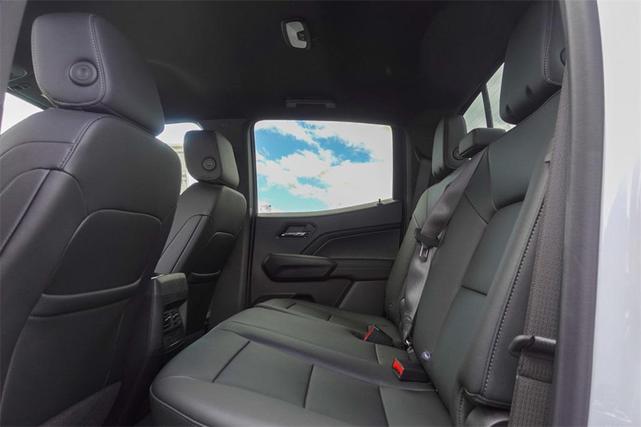 Photo of 2025 Summit White Chevrolet Colorado