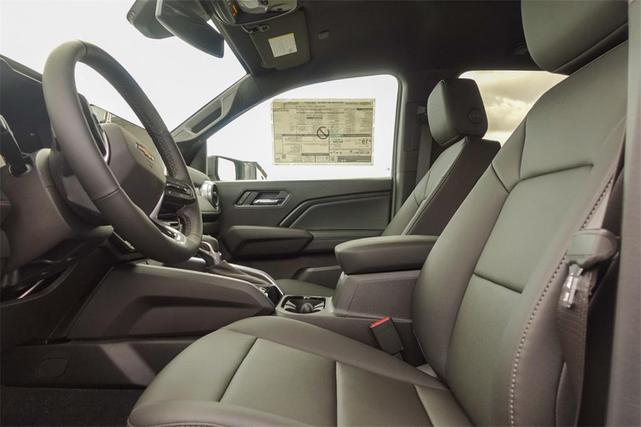 Photo of 2025 Summit White Chevrolet Colorado