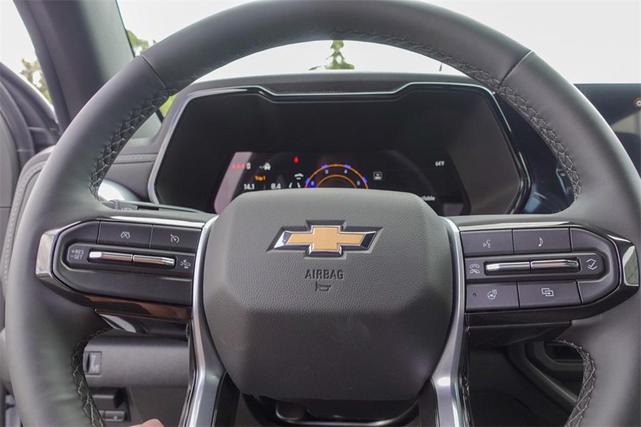 Photo of 2025 Summit White Chevrolet Colorado