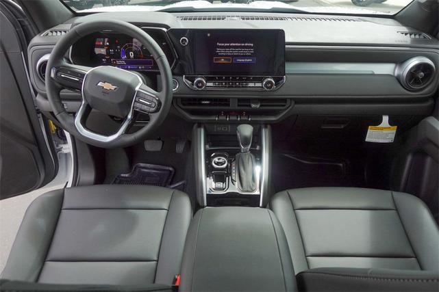 Photo of 2025 Summit White Chevrolet Colorado