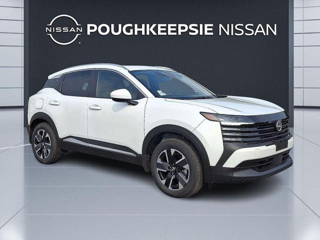 Photo of 2025 Aspen White Tricoat Nissan Kicks