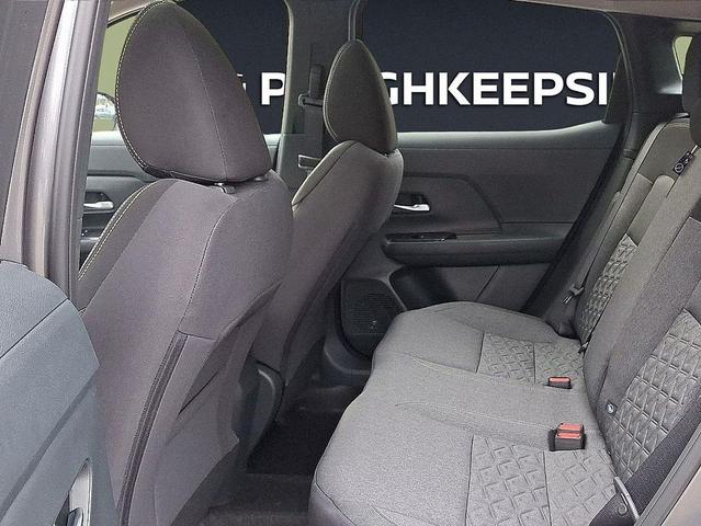 Photo of 2025 Aspen White Tricoat Nissan Kicks