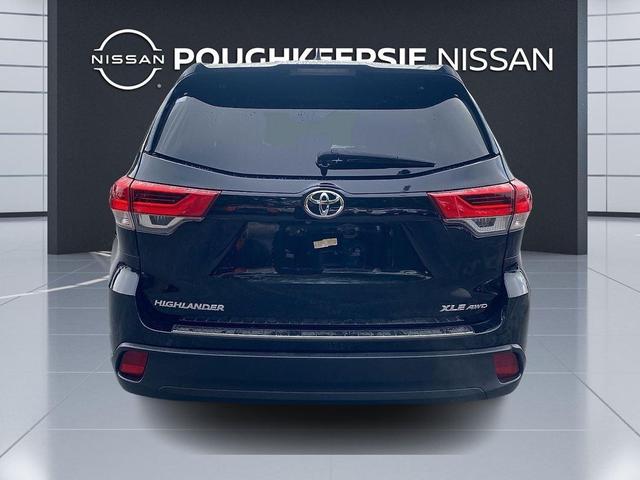 Photo of 2019 Midnight Black Metallic Toyota Highlander