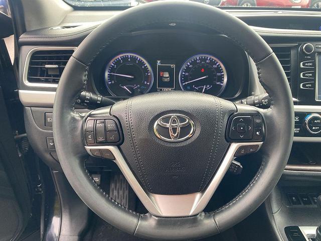 Photo of 2019 Midnight Black Metallic Toyota Highlander