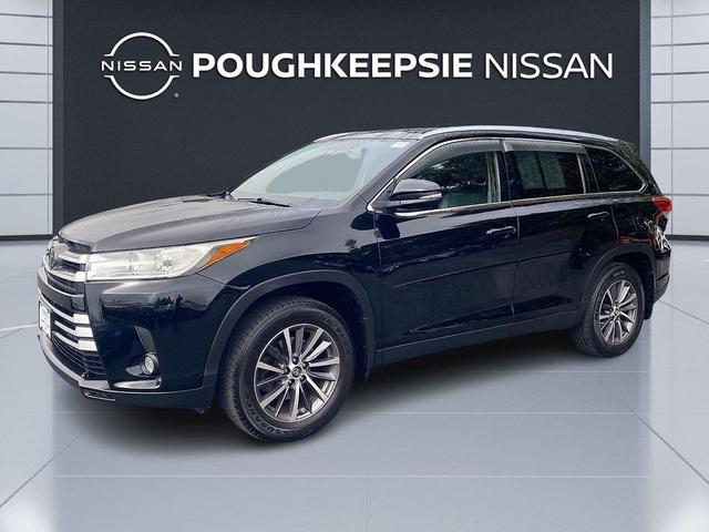Photo of 2019 Midnight Black Metallic Toyota Highlander