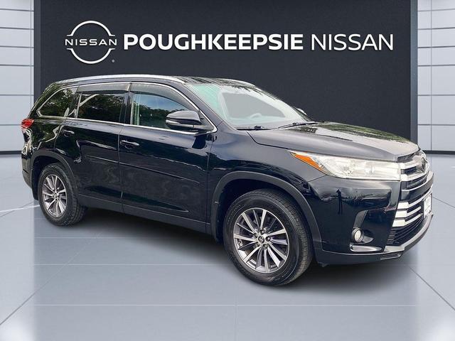 Photo of 2019 Midnight Black Metallic Toyota Highlander