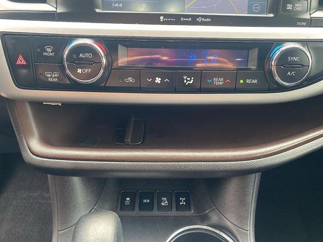 Photo of 2019 Midnight Black Metallic Toyota Highlander