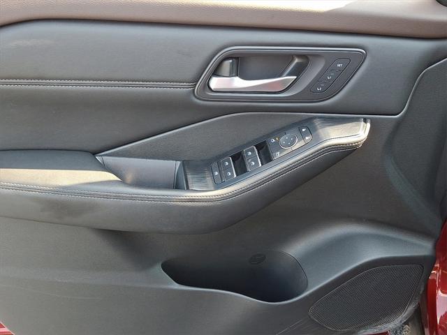 Photo of 2022 Scarlet Ember Tintcoat Nissan Rogue