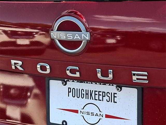 Photo of 2022 Scarlet Ember Tintcoat Nissan Rogue