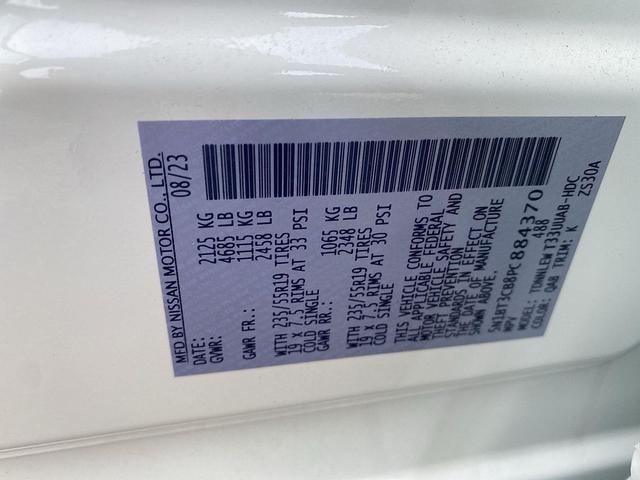 Photo of 2023 Pearl White Tricoat Nissan Rogue