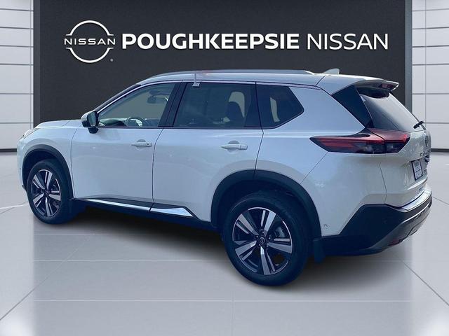 Photo of 2023 Pearl White Tricoat Nissan Rogue