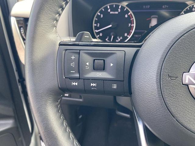 Photo of 2023 Pearl White Tricoat Nissan Rogue