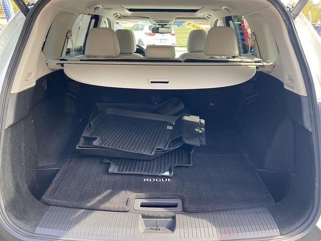 Photo of 2023 Pearl White Tricoat Nissan Rogue